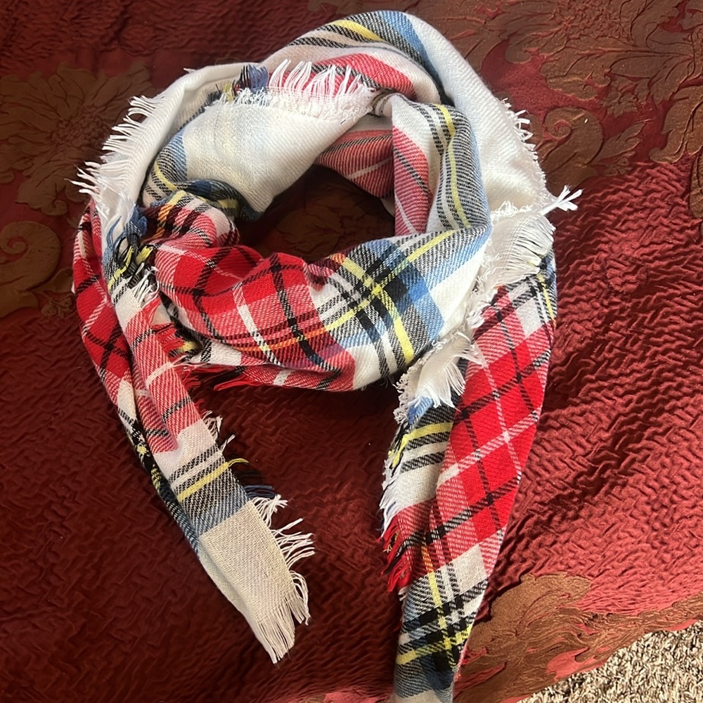 Shawl/scarf lightweight great colors!